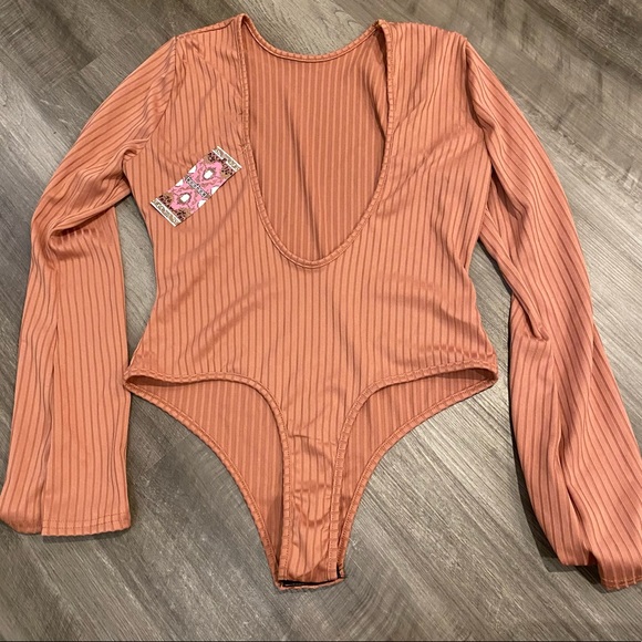 Low Back Ribbed Bodysuit - Picture 2 of 3